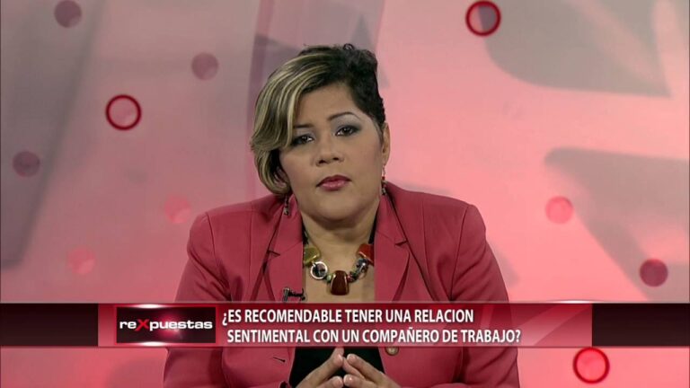 mi novia habla mucho de un compañero de trabajo
