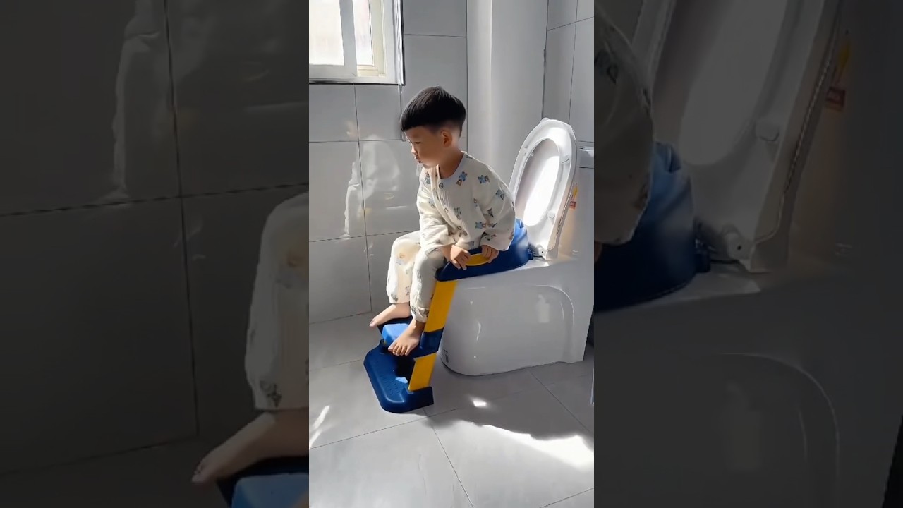 niños que juegan con sus heces