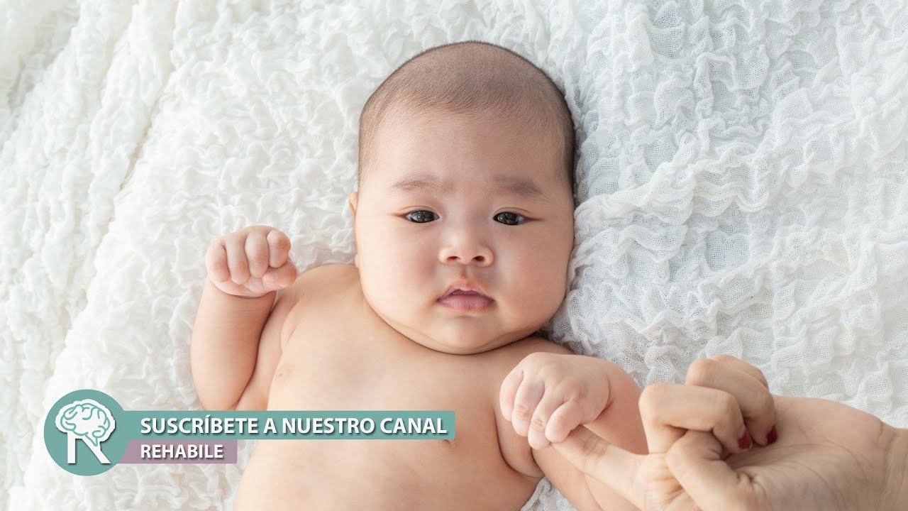 porque mi bebe cierra los puños